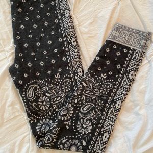 American eagle sweater leggings size Medium